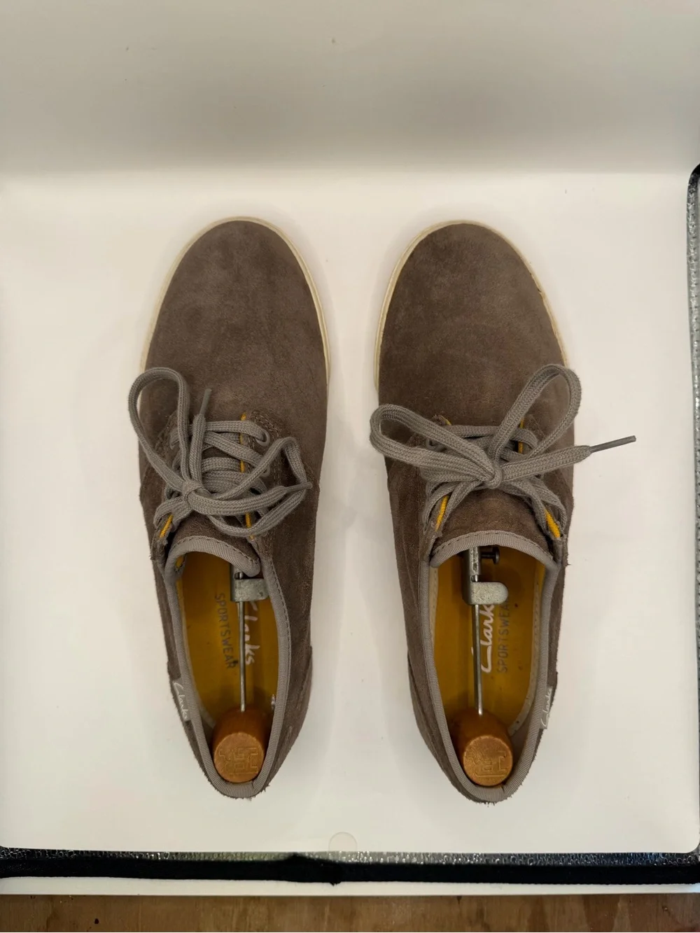 Clarks Men’s Suede Lace Up Casual Sneakers Gray Taupe Size 8M